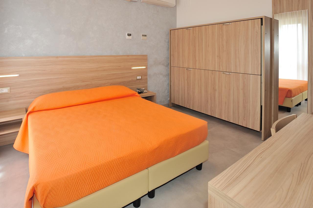 Hotel Lidia Alba Adriatica Exteriör bild