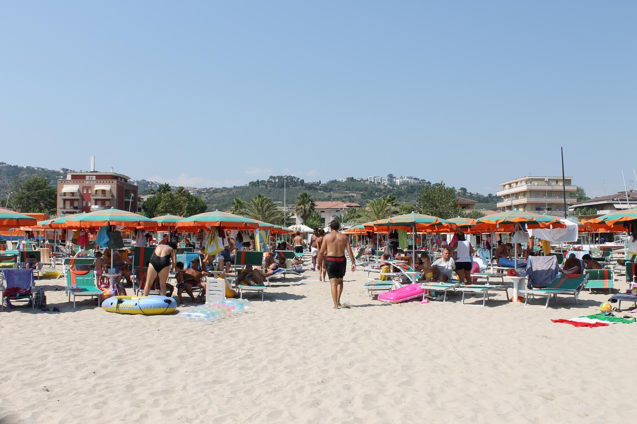 Hotel Lidia Alba Adriatica Exteriör bild