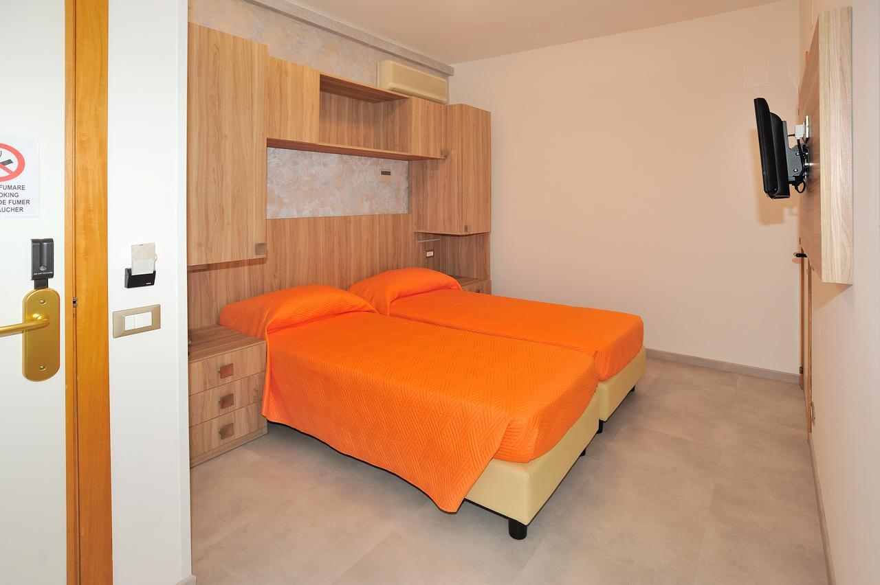 Hotel Lidia Alba Adriatica Exteriör bild
